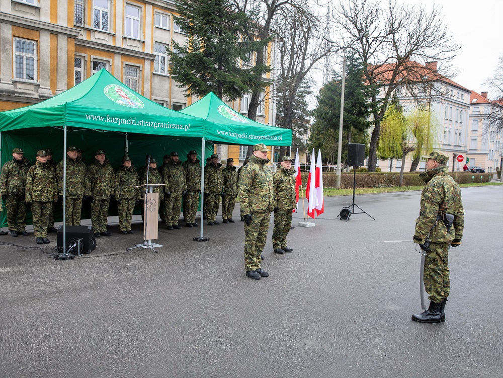 Uroczysty apel w Komendzie Karpackiego Oddziału SG Aktualności