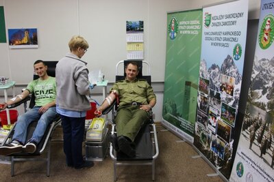 Krwiodawcy podczas akcji "spoKREWnieni służbą" na terenie KaOSG #9