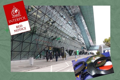 Na zdjęciu widać budynek lotniska. Po lewej stronie jest logo czerwonej nory interpolu. po prawej w dolnym roku jest zdjęcie na którym widać czarne kajdanki i emblemat straży granicznej.