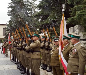 Uroczystości przed "Sądecką Pietą" - źródło: sądeczanin.info