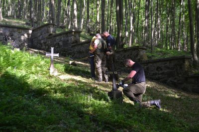 Cmentarz nr 66 w Małastowie - zakres rocznych wykonanych prac. Zdjęcia: Klub Górski Orły #10