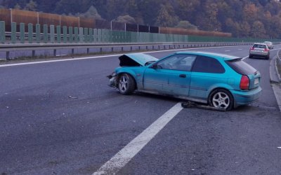 Rozbity samochód na DK 7 