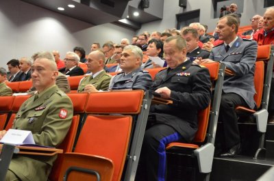 W Gorlicach dyskutowali z Ministrem Spraw Wewnętrznych i Administracji o bezpieczeństwie - źródło: KPP Gorlice #6