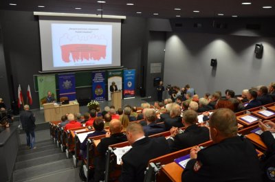 W Gorlicach dyskutowali z Ministrem Spraw Wewnętrznych i Administracji o bezpieczeństwie - źródło: KPP Gorlice #7