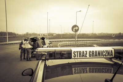 Funkcjonariusze SG na służbie 