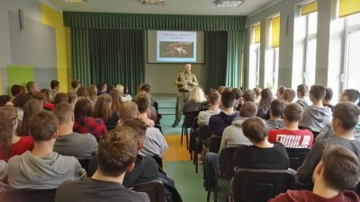 Nie jesteś na sprzedaż - Funkcjonariusze SG szkolą młodzież 