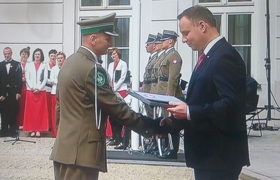 Flaga od Prezydenta RP dla Karpackiego Oddziału Straży Granicznej