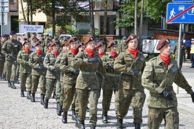 VI Ogólnopolski Przegląd Musztry Klas Mundurowych - fot. www.powiat.tarty.pl 