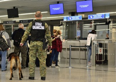 Deportowana Polka oraz poszukiwany Polak na krakowskim lotnisku 