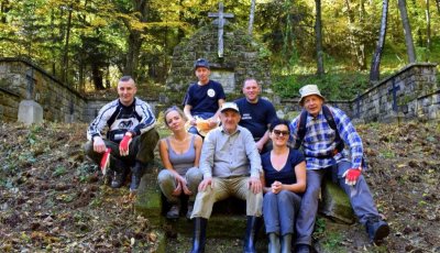 Miejsca pamięci odzyskują swój blask - fot. Klub Górski Orły / Sękowa.info 