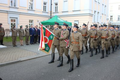 Uroczysty apel z okazji odzyskania przez Polskę niepodległości