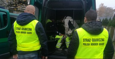 Nielegalnie zatrudnieni cudzoziemcy opuszczą Polskę 
