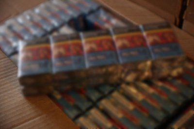 Funkcjonariusze SG z Tarnowa oraz policjanci przechwycili ponad 400 tys. sztuk papierosów bez akcyzy - fot. KWP Kraków 