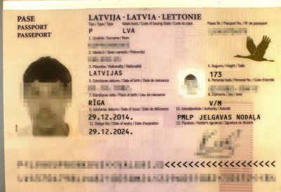 Łotysz z przerobionym paszportem zatrzymany na lotnisku 