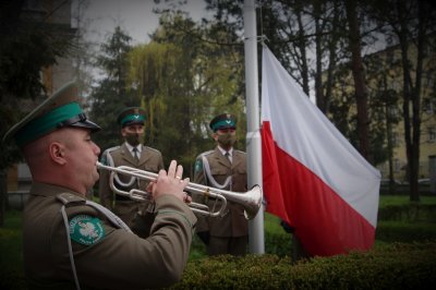 Flagę państwową - PODNIEŚĆ!