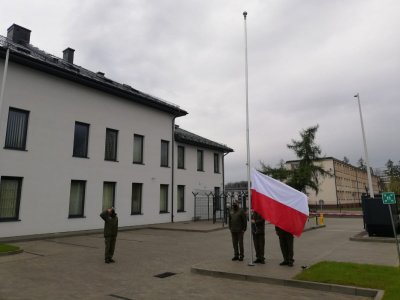 Flagę państwową - PODNIEŚĆ!