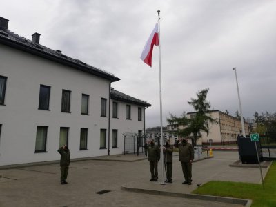 Flagę państwową - PODNIEŚĆ!