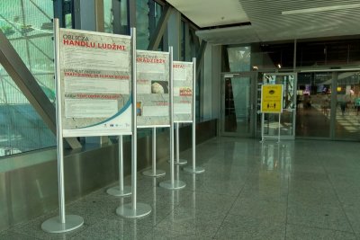 Wystawa „Handel ludźmi” na terenie Portu Lotniczego Kraków Airport
