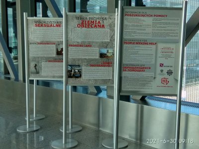 Wystawa „Handel ludźmi” na terenie Portu Lotniczego Kraków Airport