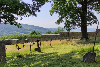 Porządki na cmentarzu z I wojny światowej