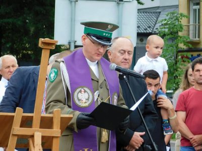 Delegacja KaOSG składa wiązankę