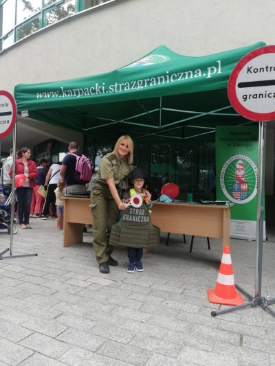 Funkcjonariusza Karpackiego Oddziału Straży Granicznej na pikniku w Kielcach oraz Gorlicach.