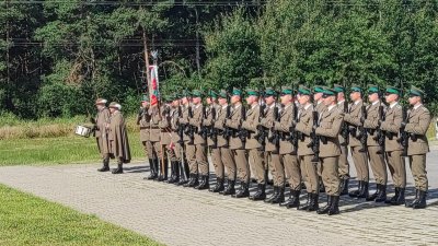 Kompania Reprezentacyjna SG na obchodach upamiętniających bitwę pod Barakiem