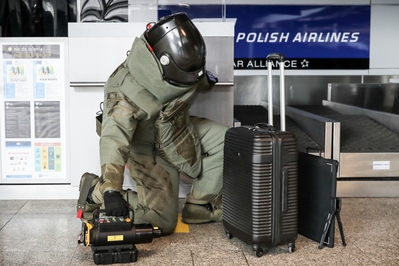 Zamieszanie z powodu … pustej walizki