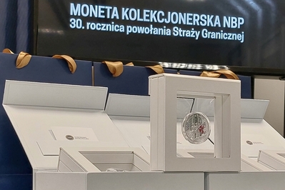 Uroczyste wręczenie srebrnych monet kolekcjonerskich NBP o nominale 10 zł „30. rocznica powołania Straży Granicznej”