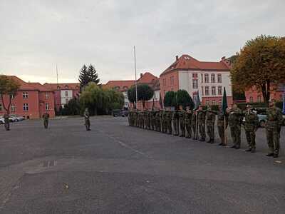 BACZNOŚĆ! Na prawo – PATRZ! 