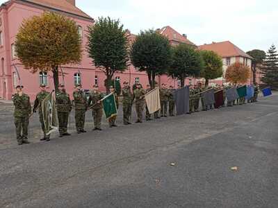 BACZNOŚĆ! Na prawo – PATRZ! 