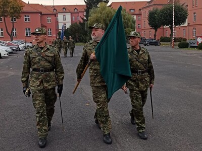 BACZNOŚĆ! Na prawo – PATRZ! 