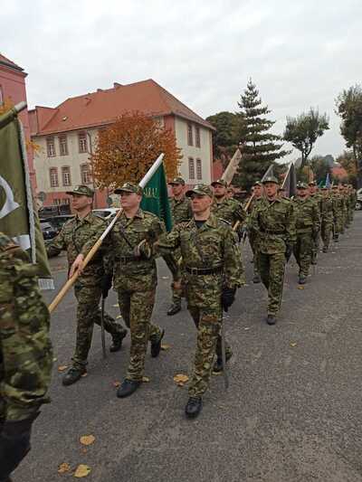 BACZNOŚĆ! Na prawo – PATRZ! 