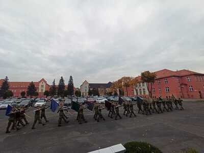 BACZNOŚĆ! Na prawo – PATRZ! 