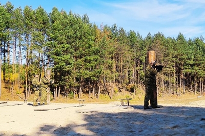 Funkcjonariusze KaOSG na poligonie 