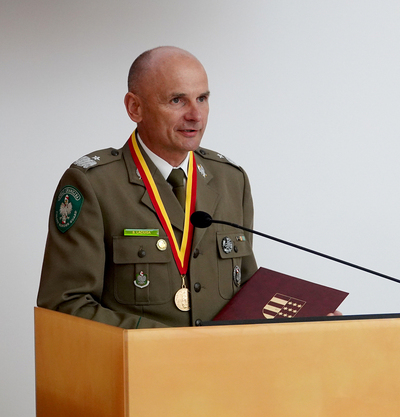 Medale dla „Zasłużonych dla Ziemi Sądeckiej” funkcjonariuszy Karpackiego Oddziału SG