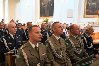 Pielgrzymowali w intencji służb mundurowych Komendant Placówki Straży Granicznej w Kielcach oraz Kadra Kierownicza Karpackiego Oddziału  Straży Granicznej