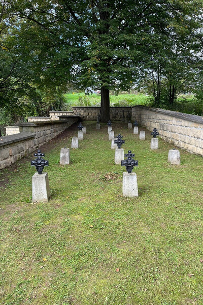 VIII akcja sprzątania cmentarzy z okresu I wojny światowej uporządkowany cmentarz wojenny. nagrobki poległych podczas I wojny światowej.