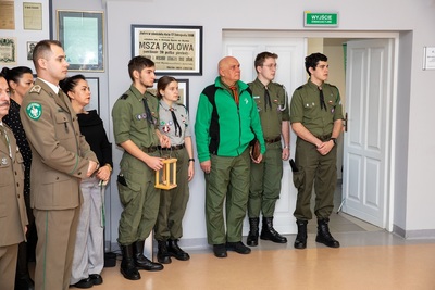 Spotkania wigilijne w Karpackim Oddziale Straży Granicznej harcerze obecni na spotkaniu wigilijnym.
