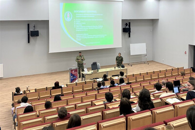 Spotkanie funkcjonariuszy KaOSG z zagranicznymi studentami