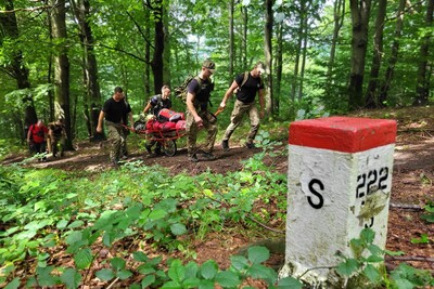 Funkcjonariusze KaOSG doskonalą swoje umiejętności związane z pełnieniem służby w trudnych warunkach zimowych