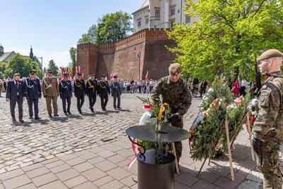 Uroczystości uchwalenia Konstytucji 3 maja z udziałem funkcjonariuszy Karpackiego Oddziału SG  fot. krakow.naszemiasto.pl
