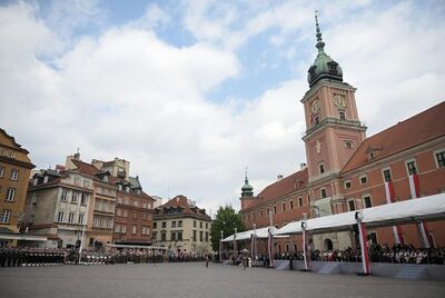 Uroczystości uchwalenia Konstytucji 3 maja z udziałem funkcjonariuszy Karpackiego Oddziału SG   fot. warszawa.eska.pl