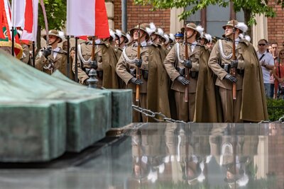 Uroczystości uchwalenia Konstytucji 3 maja z udziałem funkcjonariuszy Karpackiego Oddziału SG  fot. krakow.naszemiasto.pl