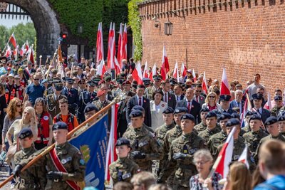Uroczystości uchwalenia Konstytucji 3 maja z udziałem funkcjonariuszy Karpackiego Oddziału SG  fot. krakow.naszemiasto.pl