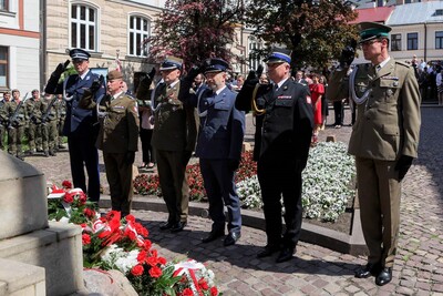 Uroczystości uchwalenia Konstytucji 3 maja z udziałem funkcjonariuszy Karpackiego Oddziału SG  fot. tarnow.net.pl