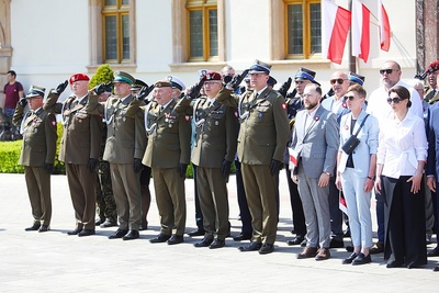 Uroczystości uchwalenia Konstytucji 3 maja z udziałem funkcjonariuszy Karpackiego Oddziału SG  fot. radiokielce.pl