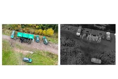 Kolaż zdjęć, ujęcie z góry. Polana, trzy namioty, cztery samochody. Przed namiotami stoi około 40 osób. Jedno ze zdjęć ukazuje normalne kolory, a drugie jest czarno-białe(termowizyjne).