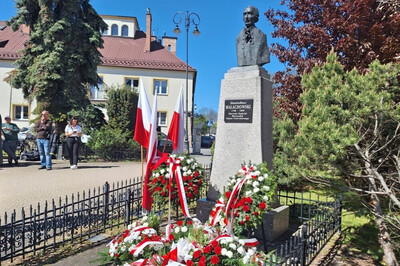 pomnik marszałka małachowskiego w nowym sączu